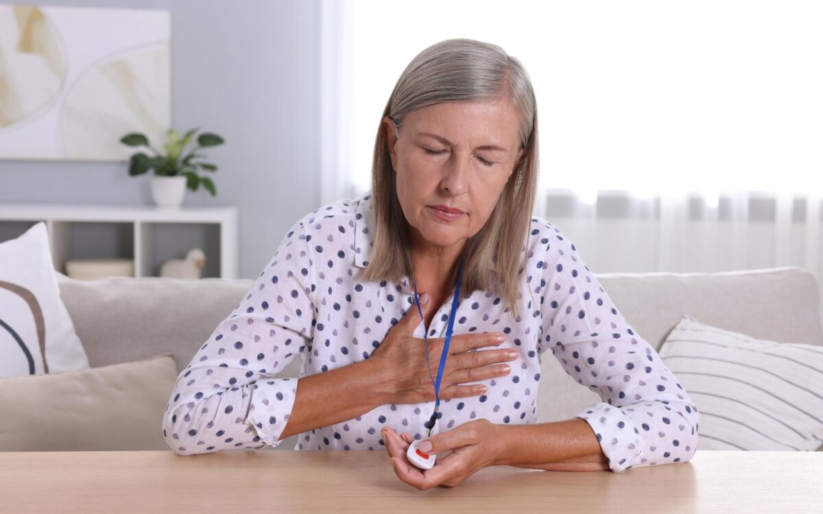 Menopauza și palpitațiile: când pot avea legătură cu schimbările hormonale