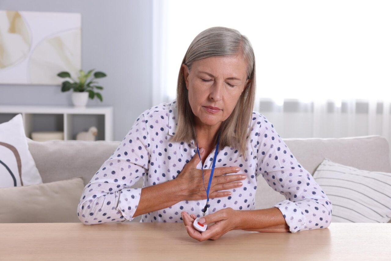 Menopauza și palpitațiile: când pot avea legătură cu schimbările hormonale
