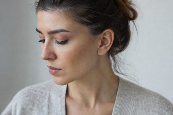 Cercei tip stud: modele discrete pentru fiecare zi